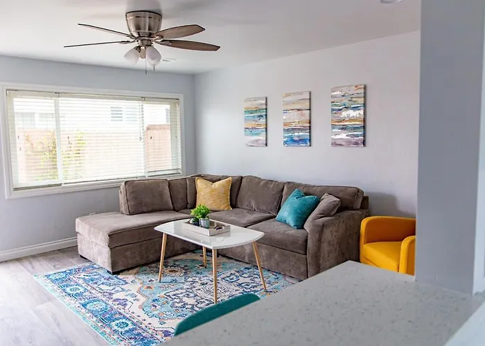 Cozy Coastal Townhome W/ Parking
